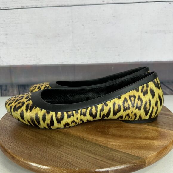 Crocs Ballet Flats Womens 7 Beige Animal print Slip on Casual Comfort - Picture 3 of 10